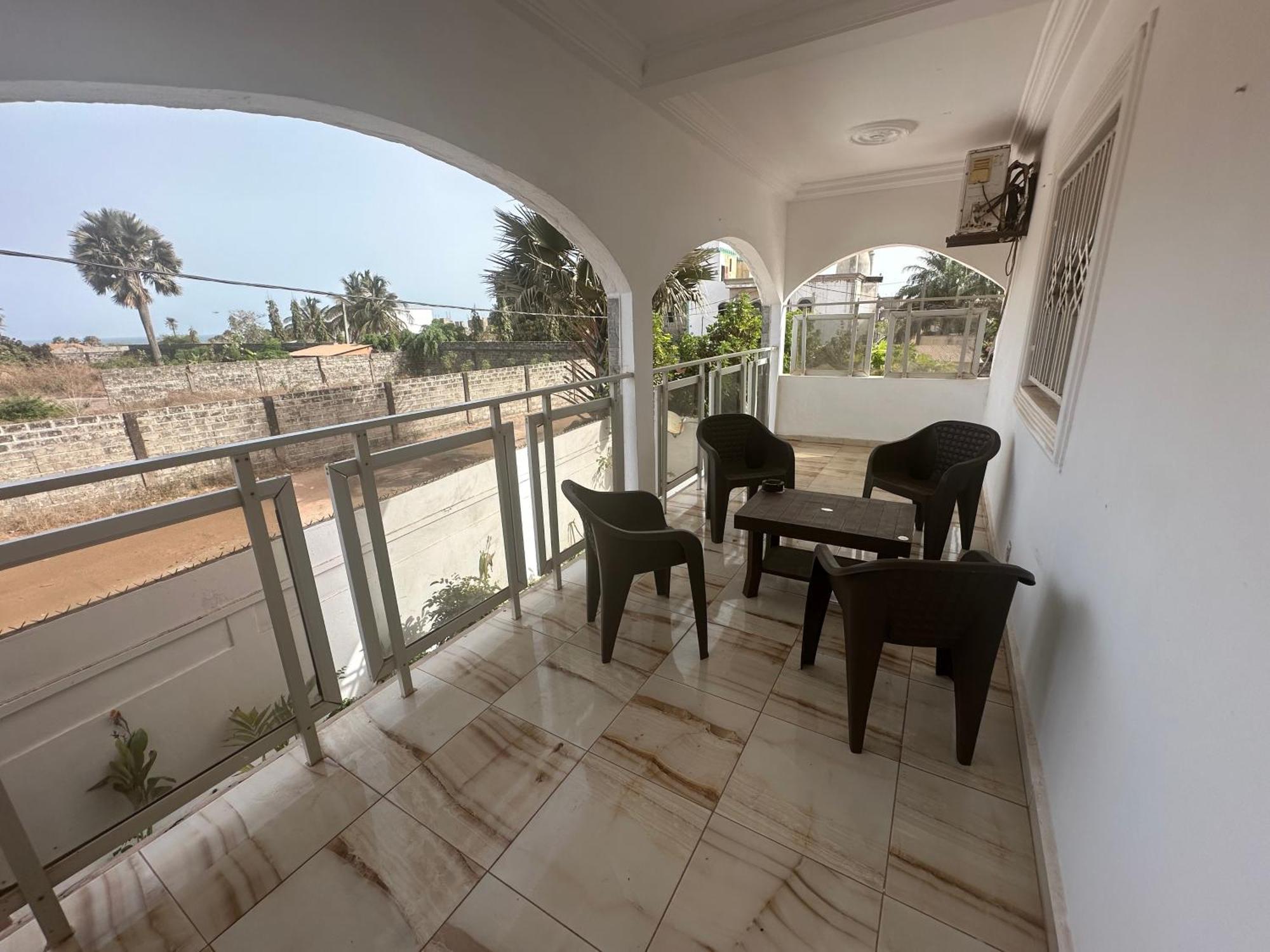 Fhs Foundation House Bijilo Екстериор снимка