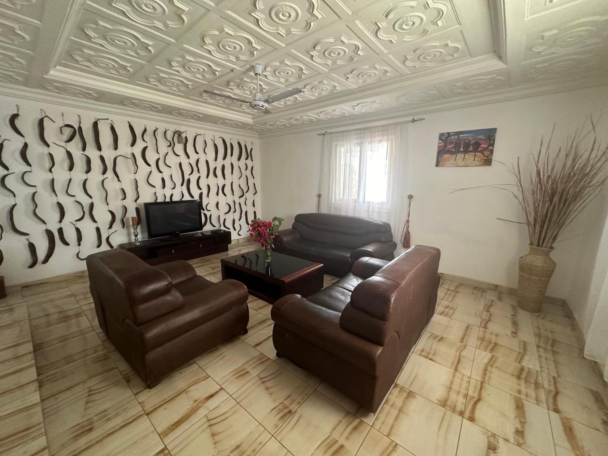 Fhs Foundation House Bijilo Екстериор снимка
