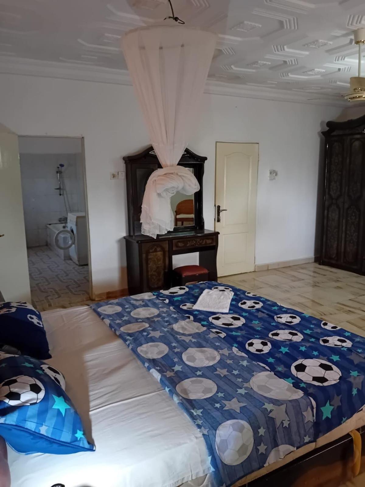 Fhs Foundation House Bijilo Екстериор снимка