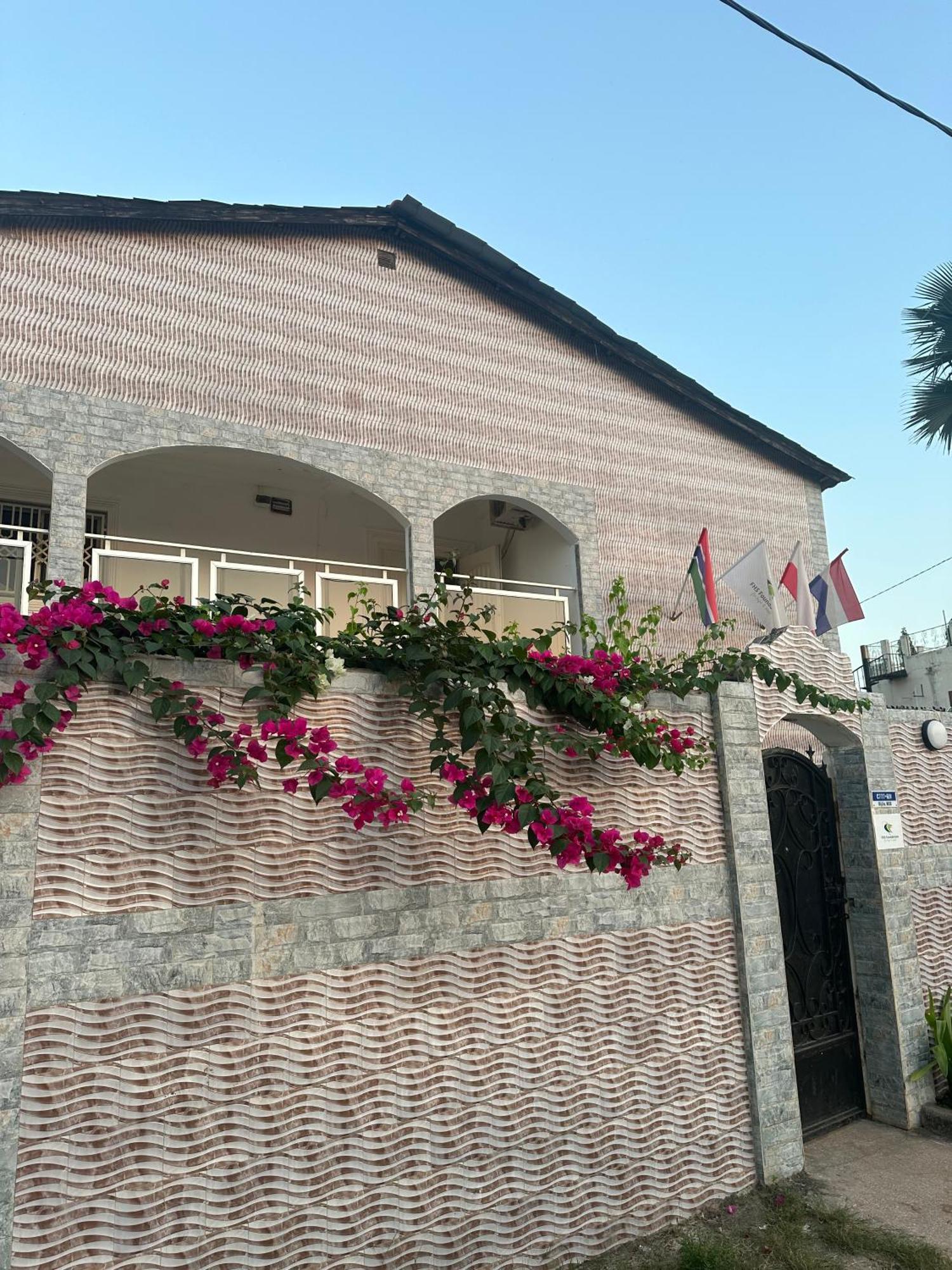 Fhs Foundation House Bijilo Екстериор снимка